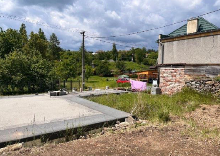 Stavební pozemek se základovou deskou, Konice